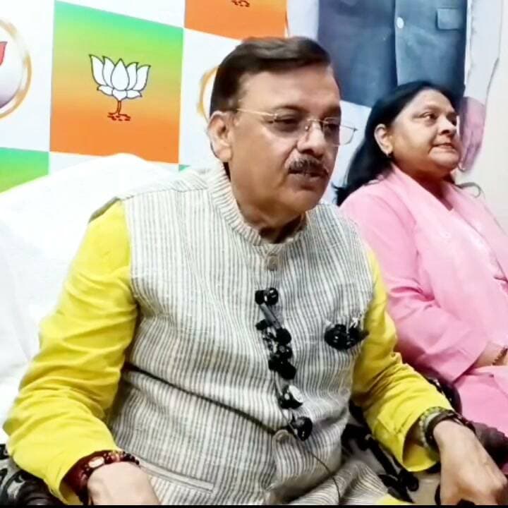 माननीय उच्च न्यायालय द्वारा किच्छा सिरौली नगर पालिका की मतगणना पर लगी रोक को हटाया पूर्व विधायक राजेश शुक्ला ने की प्रेस वार्ता.....mor