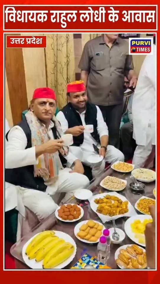 रायबरेली हरचंदपुर विधायक राहुल लोधी के आवास पर चाय की चर्चा करते पूर्व मुख्यमंत्री अखिलेश यादव जी
