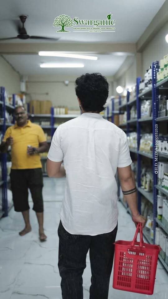 देवास में मिल रहा है प्रीमियम किराना, अब एक ही जगह।
कच्ची घानी के तेल, बिलौना घी, पारंपरिक दालें, मिलेट्स, प्रीमियम ड्राय फ्रूट्स, खास मसाले और भी बहुत कुछ।
अपनी पसंद के प्रीमियम किराना उत्पादों के लिए आज ही स्वर्गनिक स्टोर आएँ।
📍 आज ही विजिट करें: स्वर्णिक, प्लॉट नं. 460, कैलादेवी मंदिर के पास, मिश्रिलाल नगर, देवास
📞 संपर्क: 7509707073
#HelloDewas #Dewas #OrganicFood