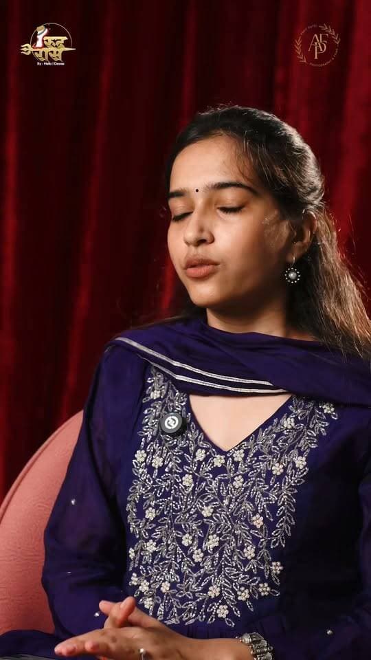 गरबा सिर्फ नृत्य नहीं, माँ की आराधना और हमारी संस्कृति से जुड़ने का माध्यम है। 🙏✨
आज की पीढ़ी गरबा को नए अंदाज़ में अपना रही है, लेकिन उसकी आस्था और परंपरा को साथ लेकर। ❤️
गरबा करें, संस्कृति के साथ… माँ की आराधना के लिए। 🪔💫
रुद्ररास पारंपरिक गरबा महोत्सव
वीडियो को शेयर करें और यह जानकारी जन जन तक पहुंचाये
सीखिये रुद्ररास पारंपरिक गरबा महोत्सव के साथ *पारंपरिक गरबा*
💃 प्रैक्टिस सेशन: 10 सितम्बर – 10 अक्टूबर
⏰ बैच 1: शाम 7:00 – 8:30 बजे
⏰ बैच 2: शाम 8:30 – 10:00 बजे
🎁*खास बोनस: 3-दिन के पारंपरिक गरबा महोत्सव पास बिल्कुल फ्री! 🥁✨*
📞 रजिस्ट्रेशन के लिए: 75666 95280