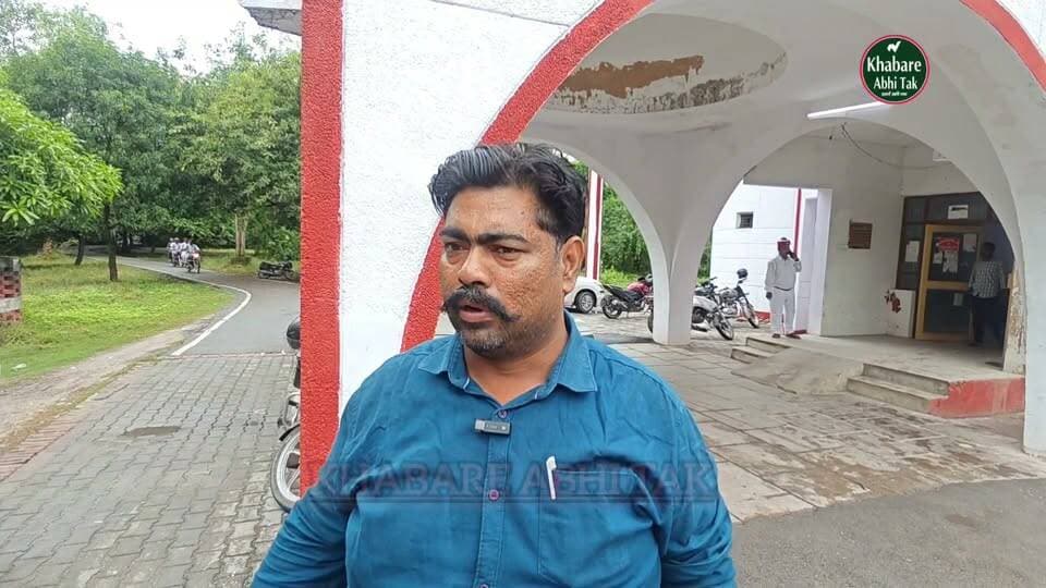 मुनव्वर अली मुर्गा का बयान- ‘19 मुकदमों से कुछ नहीं होता, मुकदमा तो नेताओं का गहना है’
#मऊ #खबरेंअभीतक #KhabareAbhiTak #मुनव्वरअली