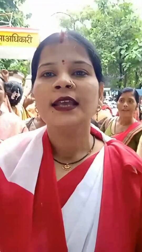 सीएमओ कार्यालय पहुंचीं आशा कार्यकर्ताओं ने सुनाई अपनी बात, आप भी सुनिए इनका बयान
#खबरेंअभीतक #KhabareAbhiTak #मऊ