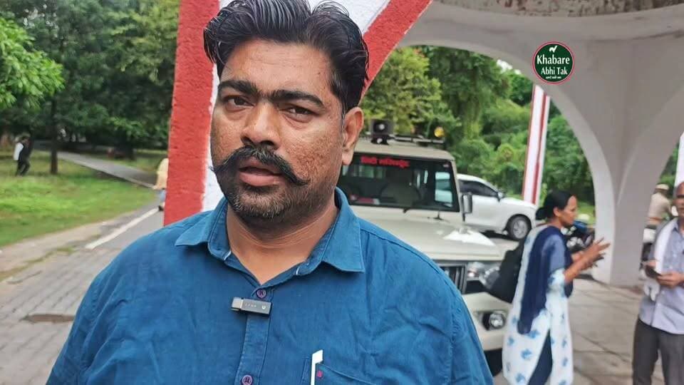 मुनव्वर अली मुर्गा का नगर पालिका अध्यक्ष पर निशाना, बोले- नगर पालिका नहीं संभाल पा रहे अध्यक्ष
#खबरेंअभीतक #KhabareAbhiTak #मऊ #नगरपालिका