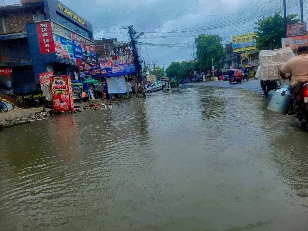 जीरो माइल चौक पर विकास की ये कैसी तस्वीर? क्या स्मार्ट सिटी के नाम पर धब्बा बन गई शहर की शुरुआत!
#ZeroMile #Muzaffarpur #SmartCity #GroundReport