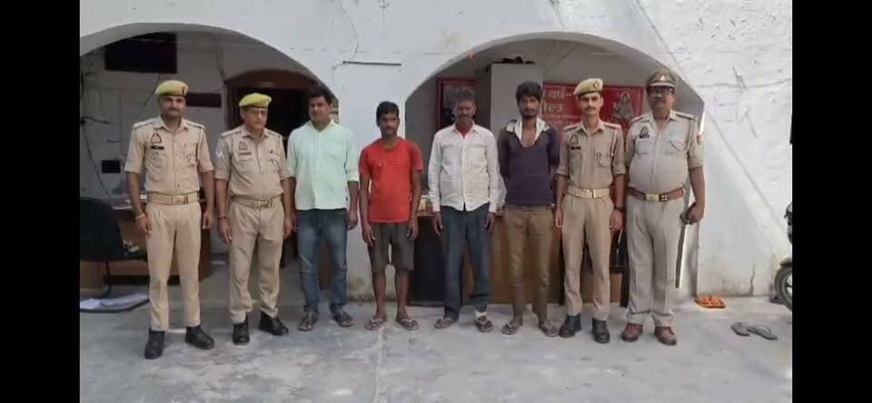 पुलिस की बड़ी कार्रवाई चार वारंटी गिरफ्तार थाना अल्लाहगंज जनपद शाहजहांपुर उत्तर प्रदेश