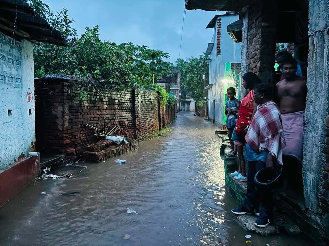 सड़कों पर समंदर, घरों में सैलाब: मूसलाधार बारिश ने बढ़ाई लोगों की मुसीबतें !#shorts #reels