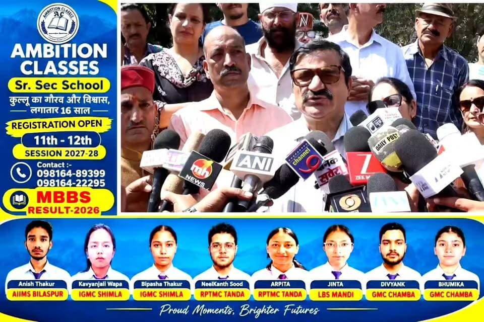 जनता ही नहीं बल्कि सीएम ने ठगा अपना विधायक
सुंदर ठाकुर चार साल से देख रहे मंत्री बनने की राह
कांग्रेस सरकार के खिलाफ ढालपुर में बीजेपी ने किया प्रदर्शन
पुतला फूंकने में नाकामयाब रहे कार्यकर्ता। Kullu Times Govind Singh Thakur BJP Himachal Pradesh BJP KULLU HP