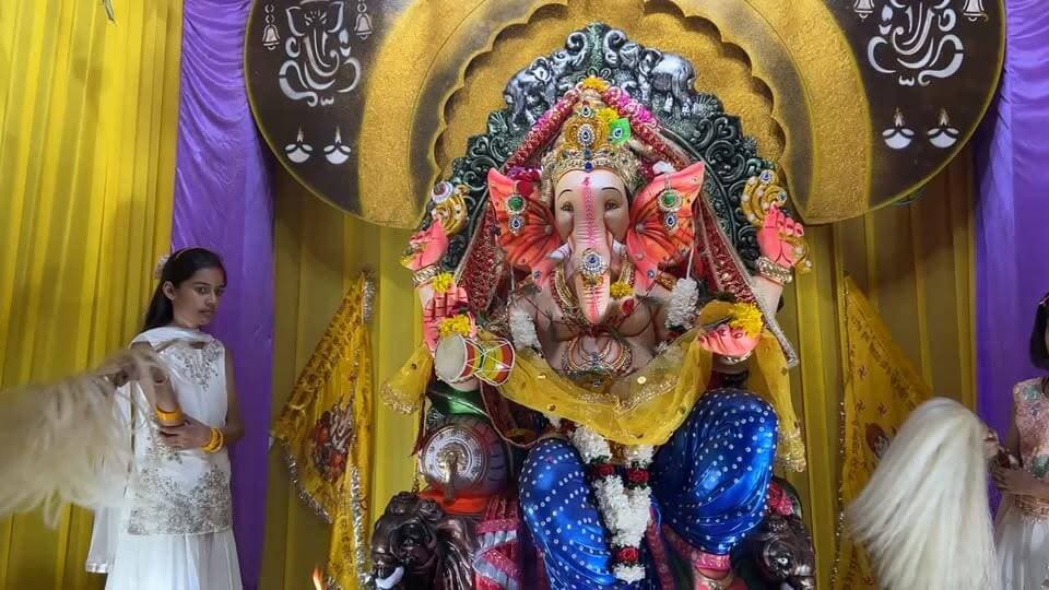 बाल गणपति महोत्सव में किया जा रहा महा आरती का आयोजन