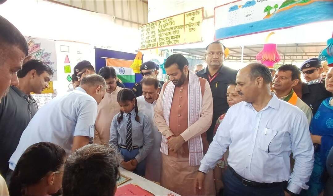 *हरियाणा के मुख्यमंत्री श्री नायब सिंह सैनी जी की बड़ी घोषणा*
📍 राजकीय वरिष्ठ माध्यमिक विद्यालय, कनीपला (लाडवा)
विद्यालय में सोलर पैनल के लिए 11 लाख रुपये* कनीपला गांव के विकास कार्यों के लिए 21 लाख रुपये*