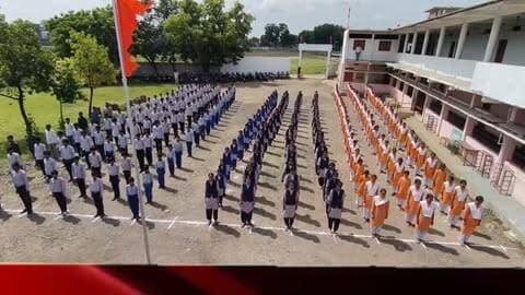 वंदे मातरम् के 150 वर्ष पूर्ण होने पर मोहन बड़ोदिया के सरस्वती शिशु मंदिर में 300 बच्चों ने किया सामूहिक गायन