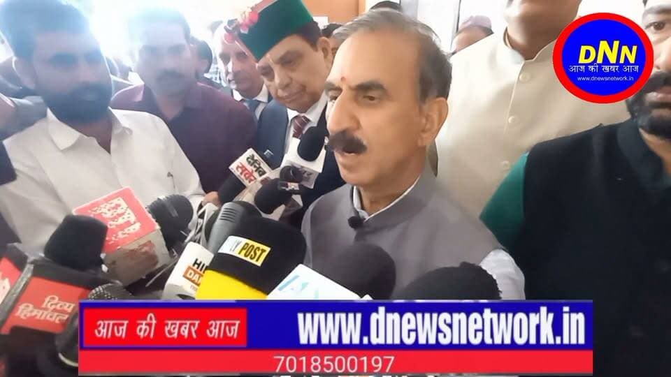 सोलन में पत्रकारों से बातचीत करते हुए मुख्यमंत्री सुखविंदर सिंह सुक्खू Sukhvinder Singh Sukhu