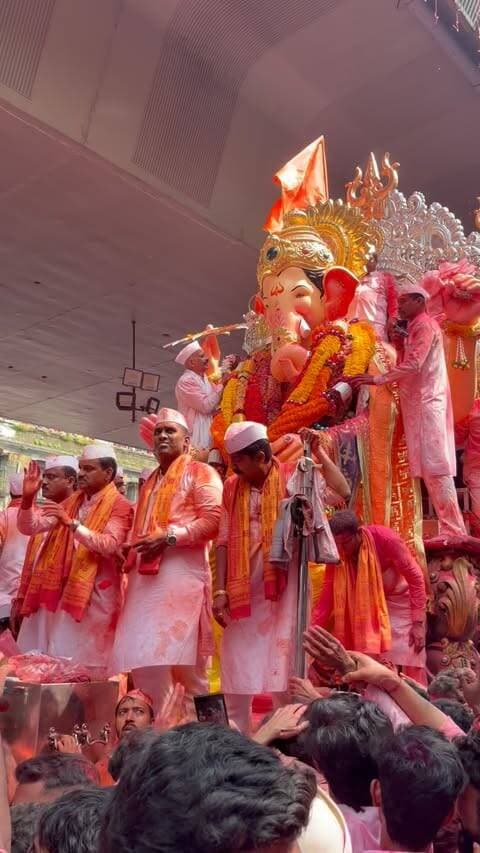 lalbaugcha raja 🌺❤️
#lalbaugcharaja #lalbaugcha_ganeshotsav #lalbaugcharajavisarjan #girgaon #ganpatibappa