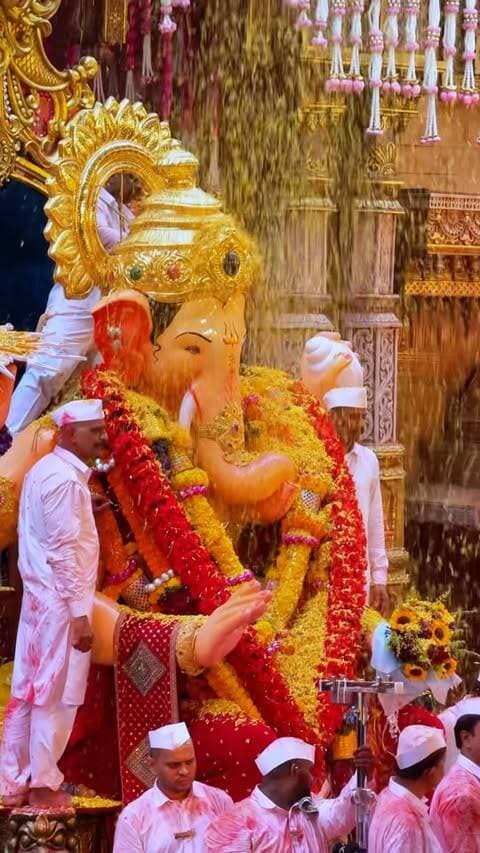 Bappa Is Everything ❤️🙏
.
.
Follow : @befikrahustler 📸
.
.
#ganpatibappamorya #motivation #inspiration #bappa #ganeshutsav
Are you going for Ganpati Visarjan in Mumbai ?