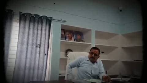 सवाल पूंछा तो भड़क कर पत्रकार पर झपटे नायब तहसीलदार , पत्रकार का तरीका गलत तो क्या साहब सही ?