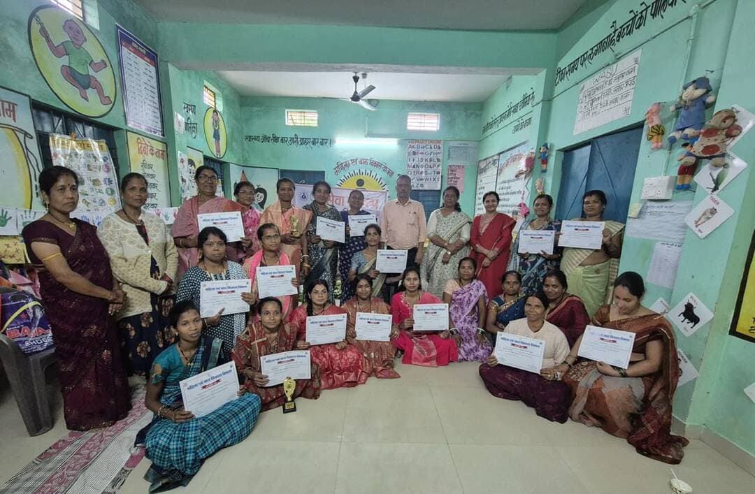 बारिश के बीच भी पोषण का संकल्प जारी। बस्तर में ‘सेवा संकल्प अभियान’ के तहत ‘आंगन मिलन सेवा’ आयोजित हुई। 7 आंगनबाड़ी केंद्रों में कार्यक्रम और जिले की 19 जागरूक माताओं को ‘पोषण शक्ति सम्मान’ मिला। #Bastar #PoshanShakti