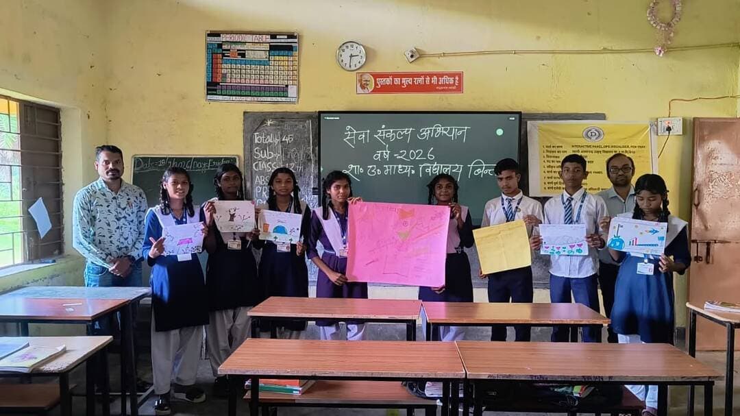 बिनता के बच्चों ने दिखाया कि बदलाव की शुरुआत छोटी उम्र से हो सकती है।
प्राथमिक पाठशाला बिनता में ‘स्वच्छता ही सेवा’ अभियान के तहत बच्चों ने चित्रकला, रंगोली और स्वच्छता गतिविधियों के जरिए ‘स्वच्छ भारत, विकसित भारत’ का संदेश दिया।
बच्चों ने अपने गांव और विद्यालय को स्वच्छ, सुंदर और आदर्श बनाने का सामूहिक संकल्प भी लिया। 🌱
स्वच्छता की आदत, बेहतर भविष्य की नींव। ❤️