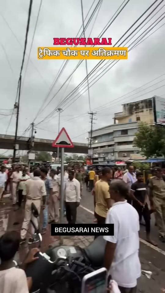 बेगूसराय के ट्रैफिक चौक पर अतिक्रमण हटाने से मचा बवाल दुकानदार और पुलिस आमने-सामने