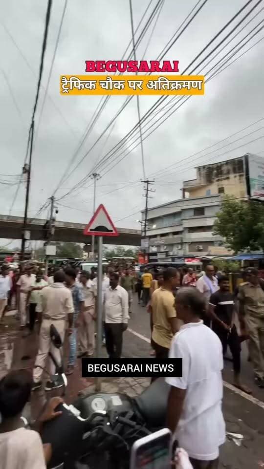 बेगूसराय के ट्रैफिक चौक पर अतिक्रमण हटाने से मचा बवाल दुकानदार और पुलिस आमने-सामने