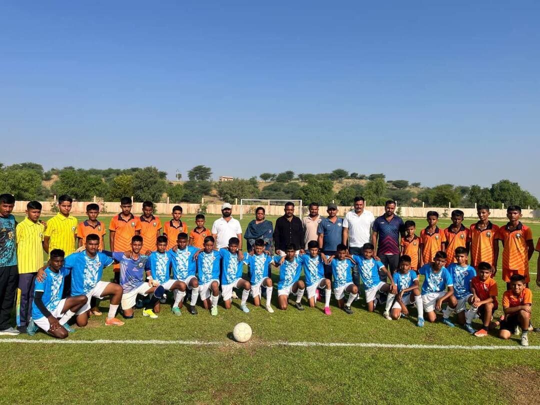 श्री आईनाथ इंग्लिश एकेडमी ने जीता जिला स्तरीय प्रतियोगिता में फाइनल का खिताब , जिला स्तरीय फुटबॉल प्रतियोगिता में इस विद्यालय की टीम छात्र और छात्र दोनों वर्ग में विजेता रहकर राज्य स्तरीय प्रतियोगिता के लिए चयनित हुई है..
#aainathenglishacademy
Babusingh Rathore
Gajendra Singh Shekhawat
Ravindra Singh Bhati