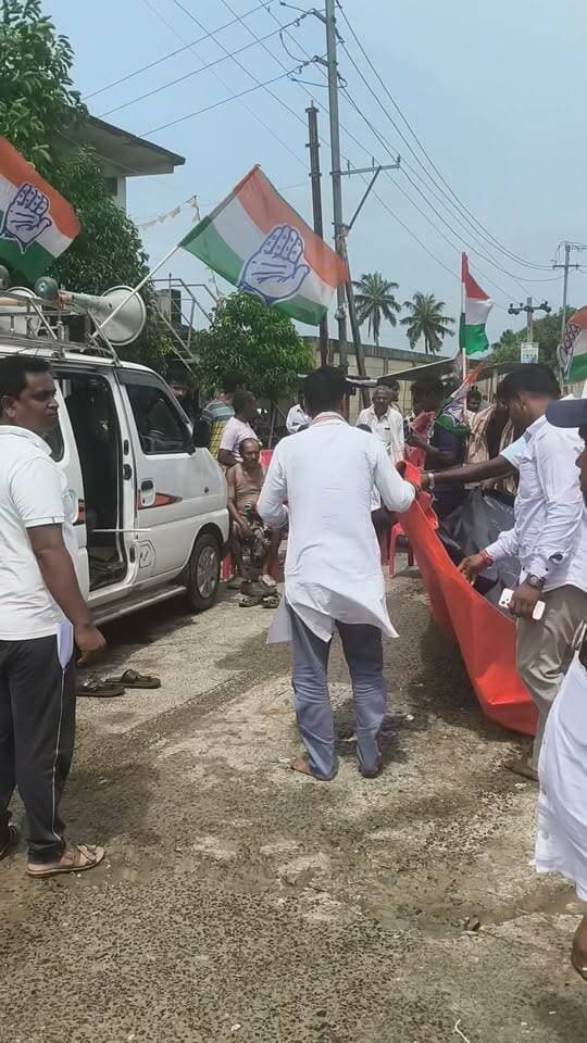 ହସ୍ପିଟାଲ ପରିସରରୁ ପାଣି ନିଷ୍କାସନ ଦାବିରେ କଂଗ୍ରେସର ଧାରଣା ।
ପ୍ରଶାସନ ଜାଣିଶୁଣି ଅଣଦେଖା କରୁଛନ୍ତି କାହିଁକି ?
ଆଗାମୀ ଦିନରେ କଣ ପଦକ୍ଷେପ ନେଲେ ସମସ୍ୟା ର ସମାଧାନ ହେଇପାରିବ କମେଣ୍ଟ କରନ୍ତୁ ଆପଣଙ୍କ ମତାମତ ।
#NewsUpdate #rainyday #havyrain #BASTA #balasore
Mahima TV