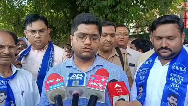 #अलीगढ़ #आजाद समाज पार्टी (कांशीराम) के पदाधिकारियों ने राष्ट्रपति के नाम प्रशासन को सौंपा ज्ञापन
