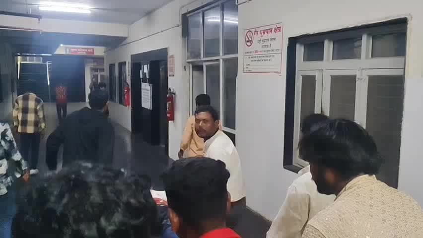 बैतूल नगर: बैतूल बाजार में गणेश विसर्जन जुलूस के बीच चाकूबाजी से सनसनी, युवक पर अपचारी बालक ने पीछे से किया हमला