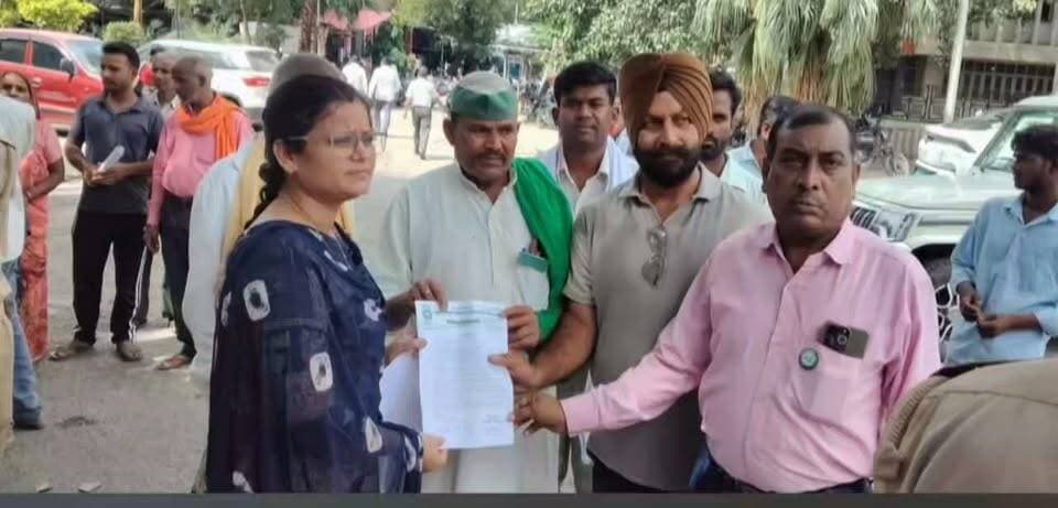 किसान यूनियन में दिया ज्ञापन शासन सत्ता के लोग किसान की फसल को क्रय विक्रय पर नहीं देते ध्यान केवल पराली जलाने का काम रहता है याद शाहजहांपुर उत्तर प्रदेश