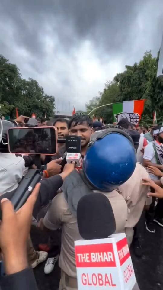 पटना में ज्ञानेश कुमार के खिलाफ धरना प्रदर्शन!