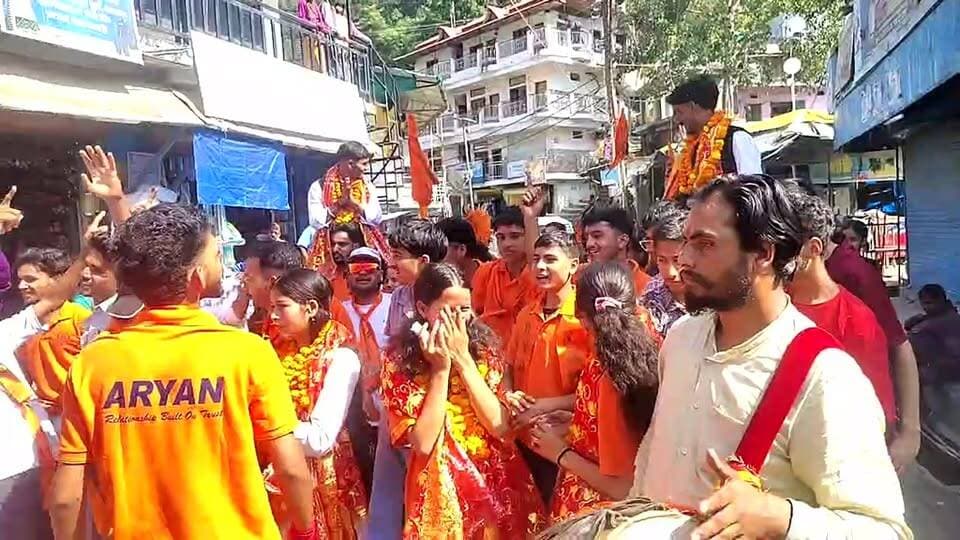 बड़कोट में आर्यन छात्र संगठन का शक्ति प्रदर्शन
