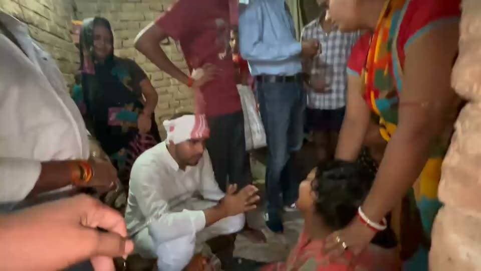 मोकामा रामप्रवेश सिंह हत्याकांड में पीड़ित से मिलने आरा से ब्रह्मेश्वर मुखिया के पोते मोनू सिंह मरांची पहुंचे.
#Mokama