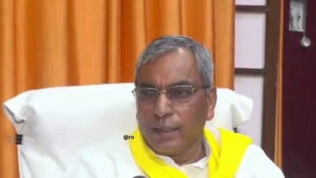 अभी तक...अली अली ... जपते थे ...
अब .... बजरंग बली .. बजरंग बली ..
अखिलेश यादव जालीदार टोपी पहनते हैं... 5 बार नमाज पढ़ते हैं...
मंत्री ओम प्रकाश राजभर ।