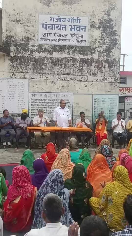लंबे समय से चल रहा है ऐंचता बिहि के स्कूल को इंटर मीडियम किए जाने की मांग को सरकार ने माना पूर्व विधायक प्रेम सिंह राणा यह खुशखबरी क्षेत्र वासियों को देने के लिए पहुंचे