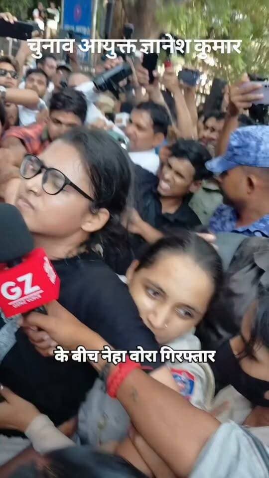धरना प्रदर्शन के बीच जंतर मंतर से नेहा वोरा गिरफ्तार