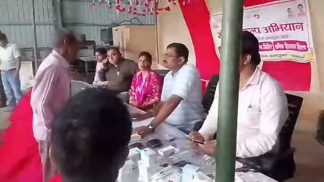 मलवां औद्योगिक क्षेत्र में श्रमिक सम्मान स्वास्थ्य शिविर, 135 श्रमिकों का हुआ स्वास्थ्य परीक्षण
सेवा संकल्प अभियान के तहत निःशुल्क स्वास्थ्य जांच, दवा वितरण और सरकारी योजनाओं से जोड़े गए श्रमिक
'लेबर चौक' पोर्टल पर मौके पर हुआ पंजीकरण, श्रमिक कल्याण योजनाओं की दी गई विस्तृत जानकारी