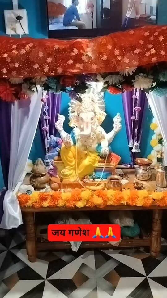 घर में विराजमान गजानन, विघ्नहर्ता भगवान श्री गणेश...
जय गणेश 🙏🙏