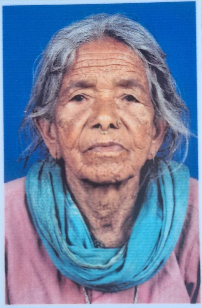 इस तस्वीर को जड़ा गौर से देखिए इस महिला का नाम सुहागवति देवी है पति का नाम स्व. कमलेश्वरी यादव ग्राम रायभीर वार्ड 06 थाना शंकरपुर जिला मधेपुरा की रहने वाली है दिनाँक 18/09/2026 को अपने हीं गांव के कुछ लोगों के साथ बोलबम पैदल यात्रा पे गई हुई थी लेकिन सुलतानगंज पहुंचने के बाद जल उठाने के समय बूढ़ी माता कहीं नहीं दिखाई दी वहां के लोगों ने काफी खोज बिन किया लेकिन कुछ पता नहीं चल पाया है
अगर आपलोग कहीं भी इस बूढ़ी मां को देखते हैं तो इस नंबर पे संपर्क जरूर करें=7549358237=
जानकारी देने वाले लोगों को उचित इनाम दिया जाएगा 👏👏
#bolbam #sultanganj #babadham #mahadev #viralpost