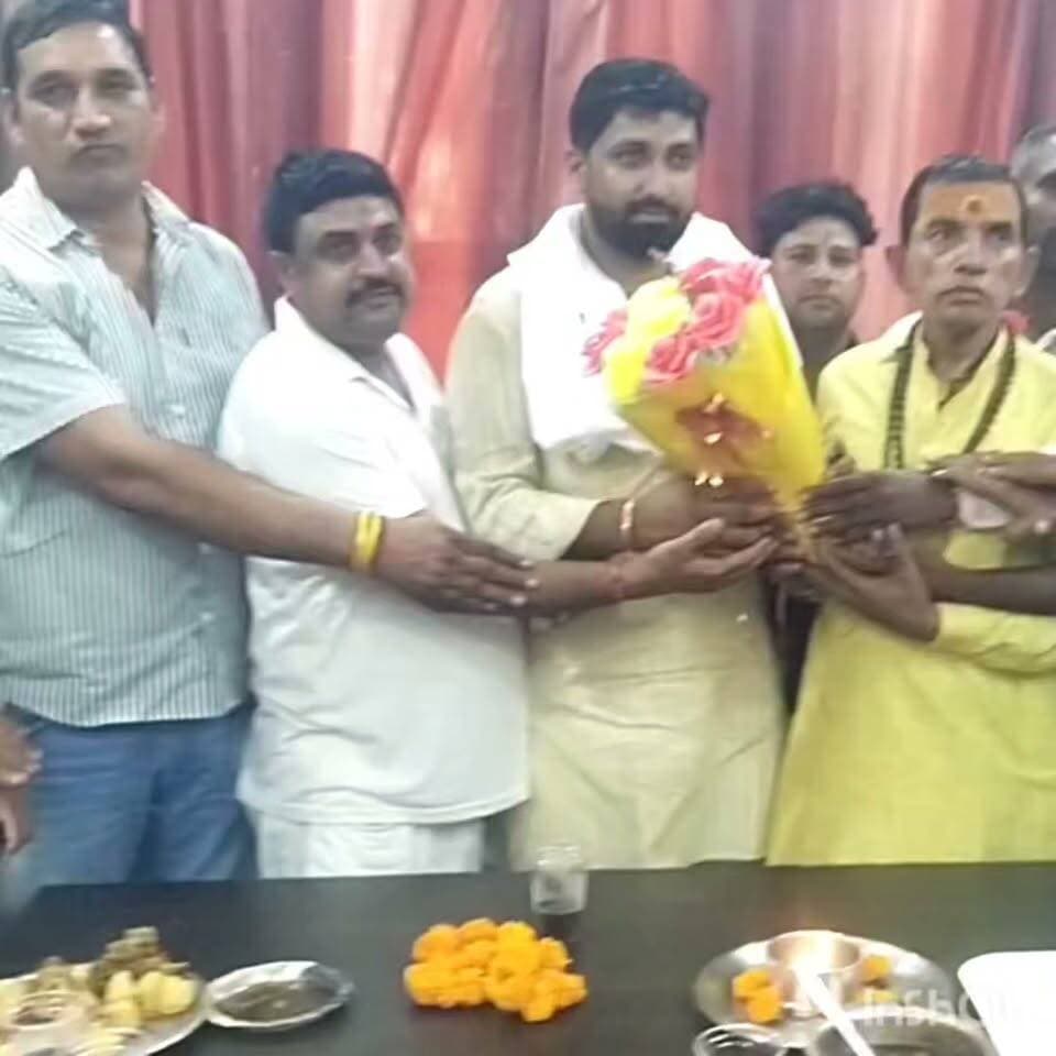 जॉनी रावल ने पंचायत समिति अध्यक्ष का पदभार संभाला दोबारा से कहा विकास कार्य को देंगे गति सभी सदस्यों को साथ लेकर चलेंगे अपने क्षेत्र में कराए जाएंगे विकास कार्य जनता को नहीं होने देंगे परेशान विधायक मनमोहन सिंह भड़ाना का किया धन्यवाद
