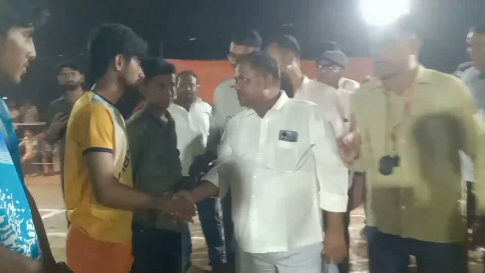 झारिया गांवं में मतलवारमें रात्रिकालीन ओपन कबड्डी प्रतियोगिता क #kabbadi