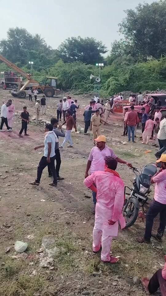 BEED: माजलगाव येथील गणपती विसर्जन सिंधफणा नदीत होत असताना चित्र...