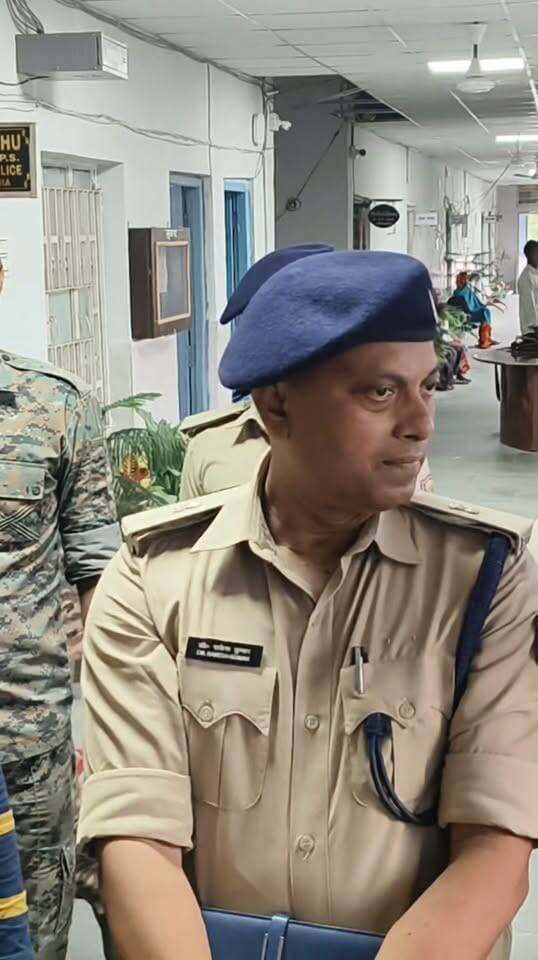 तीन आ/रोपी गि/रफ्तार।
विवा/हिता की ह/त्या के मामले में तीन आरोपी पति ससुर और देवर गिरफ्तार,
पुलिस ने भेजा जेल।
#sheikhpurakhabar #sheikhpurapolice #arvindanand #HainTaiyarHum #fbpost #bihar #BiharPolice
