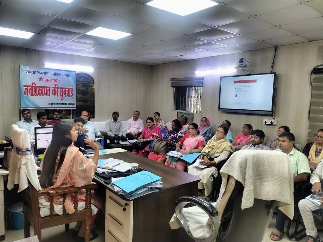 आज दिनांक 25 सितंबर 2026 को अनुमंडल पदाधिकारी सुश्री प्रियंका कुमारी की अध्यक्षता में उनके कार्यालय प्रकोष्ठ में 'प्रखंड स्तरीय अभिसरण कार्य योजना को लेकर एक महत्वपूर्ण बैठक आयोजित की गई।
बैठक में बाल विकास परियोजना अधिकारी, पोषण योजना से जुड़े सभी प्रखंड स्तरीय पदाधिकारी, महिला पर्यवेक्षक तथा अन्य संबंधित कर्मियों ने हिस्सा लिया। उक्त बैठक का मुख्य केंद्र बिंदु वर्तमान में संचालित 'राष्ट्रीय पोषण माह' रहा, जो 9 सितंबर से शुरू हुआ है और 8 अक्टूबर तक चलेगा। इस वर्ष पोषण माह की थीम "हमारी आंगनबाड़ी, हमारी जिम्मेवारी" रखी गई है।
Information & Public Relations Department, Government of Bihar
Samrat Choudhary
#samratchoudhary
#CMSamrat