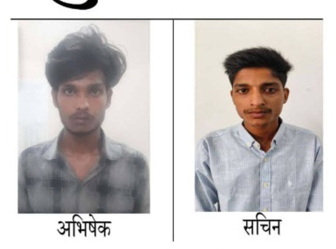 रिटायर्ड ADG को डिजिटल अरेस्ट कर लपेटा,2.12 करोड़ की ठगी, साइबर पुलिस ने 2 और आरोपियों को पकड़ा !
जयपुर। सेवानिवृत्त ADG स्तर के अधिकारी को डिजिटल अरेस्ट कर 2.12 करोड़ रुपए की साइबर ठगी के मामले में राजस्थान पुलिस की सेंट्रल साइबर क्राइम पुलिस स्टेशन टीम ने दो और आरोपियों को गिरफ्तार किया है। इनमें अभिषेक और सचिन शामिल हैं। इस मामले में अब तक कुल पांच आरोपियों की गिरफ्तारी हो चुकी है। पुलिस ठगी की रकम की मनी ट्रेल और साइबर फ्रॉड से जुड़े अन्य लोगों की तलाश में जुटी है। अतिरिक्त महानिदेशक पुलिस साइबर क्राइम विजय कुमार सिंह के अनुसार जयपुर निवासी सेवानिवृत्त ADG, GSI ने शिकायत दर्ज कराई थी। आरोपियों ने 9 से 18 अगस्त 2026 के बीच मोबाइल फोन और WHATSAPP कॉल के जरिए खुद को पुलिस और अन्य सरकारी एजेंसियों का अधिकारी बताया। उन्होंने अधिकारी के खिलाफ आपराधिक मामला दर्ज होने, गिरफ्तारी वारंट जारी होने और मनी लॉन्ड्रिंग केस में फंसने का डर दिखाया। आरोपियों ने उन्हें लगातार वीडियो कॉल पर रहने, किसी अन्य व्यक्ति से संपर्क नहीं करने और लाइव लोकेशन चालू रखने के निर्देश दिए। इसके बाद वाटसएप पर फर्जी सरकारी दस्तावेज और गिरफ्तारी वारंट भेजकर बैंक खातों में रकम जमा कराने का दबाव बनाया गया। डर के चलते पीड़ित ने 13 अगस्त को Iaa बैंक के एक खाते में 2.02 करोड़ रुपए और 18 अगस्त को YES BANK के खाते में 10.10 लाख रुपए RTGS के जरिए ट्रांसफर कर दिए। इस तरह कुल 2 करोड़ 12 लाख 10 हजार रुपए की ठगी हुई। बैंक खाते उपलब्ध कराने से लेकर निकालने रकम तक की भूमिका जांच में सामने आया कि ठगी की रकम अलग-अलग बैंक खातों में पहुंचने के बाद आगे दूसरे खातों में ट्रांसफर की गई। पुलिस ने बैंक स्टेटमेंट, KYC दस्तावेज, मोबाइल नंबर, CDR, WHATSAPP चैट और अन्य तकनीकी साक्ष्यों का विश्लेषण कर आरोपियों तक पहुंच बनाई। पुलिस के अनुसार गिरफ्तार आरोपी अभिषेक ने अपना बैंक खाता उपलब्ध कराया था। उसके खाते में 1.27 लाख रुपए आए। आरोप है कि उसने खाते की जानकारी अन्य आरोपियों को दी और अपना मोबाइल फोन व ATM कार्ड सचिन शर्मा उर्फ चिन्नू को दिया। जांच में उसके खाते से रकम निकाले जाने की बात सामने आई है। पुलिस के मुताबिक अभिषेक ने कमीशन के लालच में बैंक खाते उपलब्ध कराने की बात स्वीकार की है। वहीं सचिन पर बैंक खाते उपलब्ध कराने वाले मध्यस्थ के तौर पर काम करने का आरोप है। पुलिस के अनुसार उसने अभिषेक से बैंक खाता उपलब्ध कराने के बदले कमीशन की बात की और हर्षवर्धन के संपर्क में रहकर खाते की जानकारी उपलब्ध कराई। खाते में रकम आने के बाद सचिन ने ATM से 24 हजार रुपए निकालने की बात सामने आई है। बाकी रकम ई-मित्र के जरिए निकाले जाने की जानकारी जांच में सामने आई है। पुलिस के अनुसार सचिन ने कमीशन के लिए बैंक खाते को दूसरे आरोपी को
उपलब्ध कराया था। महाराष्ट्र से पहले गिरफ्तार हो चुके हैं 3 आरोपी
इस मामले में सेंट्रल साइबर क्राइम पुलिस स्टेशन की टीम पहले ही महाराष्ट्र से तीन आरोपियों को गिरफ्तार कर चुकी है। अब अभिषेक और सचिन की गिरफ्तारी के बाद मामले में गिरफ्तार आरोपियों की संख्या पांच हो गई है
पुलिस अब वाटसएप रिकॉर्ड, CDR, CAF, IPDR और बैंकिंग ट्रांजेक्शन की मनी ट्रेल का तकनीकी विश्लेषण कर रही है। जांच का फोकस इस बात पर है कि ठगी की रकम आगे किन-किन खातों में पहुंची और इस पूरे नेटवर्क में और कौन-कौन लोग शामिल हैं।
पुलिस की आमजन से अपील
पुलिस ने लोगों से अपील की है कि यदि कोई व्यक्ति खुद को NIA, पुलिस, ATS, ED या किसी अन्य सरकारी एजेंसी का अधिकारी बताकर गिरफ्तारी का डर दिखाए और वीडियो कॉल पर निगरानी रखते हुए बैंक खाते में रकम ट्रांसफर करने के लिए दबाव बनाए तो उसके झांसे में न आएं। पुलिस के अनुसार सरकारी एजेंसियां वाट्सएप वीडियो कॉल के जरिए किसी व्यक्ति को तथाकथित "डिजिटल अरेस्ट" कर रकम ट्रांसफर करने के निर्देश नहीं देती हैं। ऐसी स्थिति में घबराने के बजाय कॉल की सूचना पुलिस को दें और किसी भी दबाव में पैसा ट्रांसफर न करें। साइबर ठगी होने पर तत्काल साइबर क्राइम हेल्पलाइन 1930 पर शिकायत करें या CYBERCRIME.GOV.IN पर रिपोर्ट दर्ज कराएं। इसके अलावा राजस्थान पुलिस के साइबर हेल्पडेस्क नंबर 9256001930 और 9257510100 पर भी सूचना दी जा सकती है।
<nis:link nis:type=tag nis:id=digitalarrest nis:value=DigitalArrest nis:enabled=true nis:link/> <nis:link nis:type=tag nis:id=cybercrime nis:value=CyberCrime nis:enabled=true nis:link/> <nis:link nis:type=tag nis:id=cyberfraud nis:value=CyberFraud nis:enabled=true nis:link/> <nis:link nis:type=tag nis:id=cybercrimenews nis:value=CyberCrimeNews nis:enabled=true nis:link/> <nis:link nis:type=tag nis:id=cyberthagi nis:value=CyberThagi nis:enabled=true nis:link/> <nis:link nis:type=tag nis:id=onlinefraud nis:value=OnlineFraud nis:enabled=true nis:link/> <nis:link nis:type=tag nis:id=cyberpolice nis:value=CyberPolice nis:enabled=true nis:link/> <nis:link nis:type=tag nis:id=rajasthanpolice nis:value=RajasthanPolice nis:enabled=true nis:link/> <nis:link nis:type=tag nis:id=jaipurnews nis:value=JaipurNews nis:enabled=true nis:link/> <nis:link nis:type=tag nis:id=rajasthannews nis:value=RajasthanNews nis:enabled=true nis:link/> <nis:link nis:type=tag nis:id=digitalarrestscam nis:value=DigitalArrestScam nis:enabled=true nis:link/> <nis:link nis:type=tag nis:id=cyberscam nis:value=CyberScam nis:enabled=true nis:link/> <nis:link nis:type=tag nis:id=onlinescam nis:value=OnlineScam nis:enabled=true nis:link/> <nis:link nis:type=tag nis:id=fraudalert nis:value=FraudAlert nis:enabled=true nis:link/> <nis:link nis:type=tag nis:id=cyberawareness nis:value=CyberAwareness nis:enabled=true nis:link/> <nis:link nis:type=tag nis:id=1930s nis:value=1930s nis:enabled=true nis:link/> <nis:link nis:type=tag nis:id=cybercrimeindia nis:value=CyberCrimeIndia nis:enabled=true nis:link/> <nis:link nis:type=tag nis:id=retiredadg nis:value=RetiredADG nis:enabled=true nis:link/> <nis:link nis:type=tag nis:id=cybercriminals nis:value=CyberCriminals nis:enabled=true nis:link/> <nis:link nis:type=tag nis:id=policeaction nis:value=PoliceAction nis:enabled=true nis:link/> <nis:link nis:type=tag nis:id=crimenews nis:value=CrimeNews nis:enabled=true nis:link/> <nis:link nis:type=tag nis:id=crimenewsindia nis:value=CrimeNewsIndia nis:enabled=true nis:link/> <nis:link nis:type=tag nis:id=rajasthancybercrime nis:value=RajasthanCyberCrime nis:enabled=true nis:link/> <nis:link nis:type=tag nis:id=जयपुर nis:value=जयपुर nis:enabled=true nis:link/> <nis:link nis:type=tag nis:id=राजस्थान nis:value=राजस्थान nis:enabled=true nis:link/> <nis:link nis:type=tag nis:id=साइबरक्राइम nis:value=साइबरक्राइम nis:enabled=true nis:link/> <nis:link nis:type=tag nis:id=डिजिटलअरेस्ट nis:value=डिजिटलअरेस्ट nis:enabled=true nis:link/> <nis:link nis:type=tag nis:id=साइबरठगी nis:value=साइबरठगी nis:enabled=true nis:link/> <nis:link nis:type=tag nis:id=साइबरफ्रॉड nis:value=साइबरफ्रॉड nis:enabled=true nis:link/> <nis:link nis:type=tag nis:id=पुलिसकार्रवाई nis:value=पुलिसकार्रवाई nis:enabled=true nis:link/>