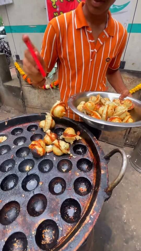 🔥 Delicious Street-Style Appe Making 😍🔥 | Crispy, Soft & Super Tasty 🤤
#Appe #AppeMaking #StreetFood #IndianStreetFood #StreetFoodIndia #Foodie #FoodLovers #DeliciousFood #TastyFood #FoodShorts #ViralFood