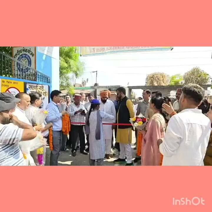 समाजसेवी गुरदीप सिंह गैरी का स्कूल में भव्य स्वागत। वह शहीद सोहन सिंह मेमोरियल राजकीय वरिष्ठ माध्यमिक विद्यालय, मानपुर देवड़ा, में आयोजित खेलकूद प्रतियोगिता के समापन अवसर पर बतौर मुख्य अतिथि पहुंचे