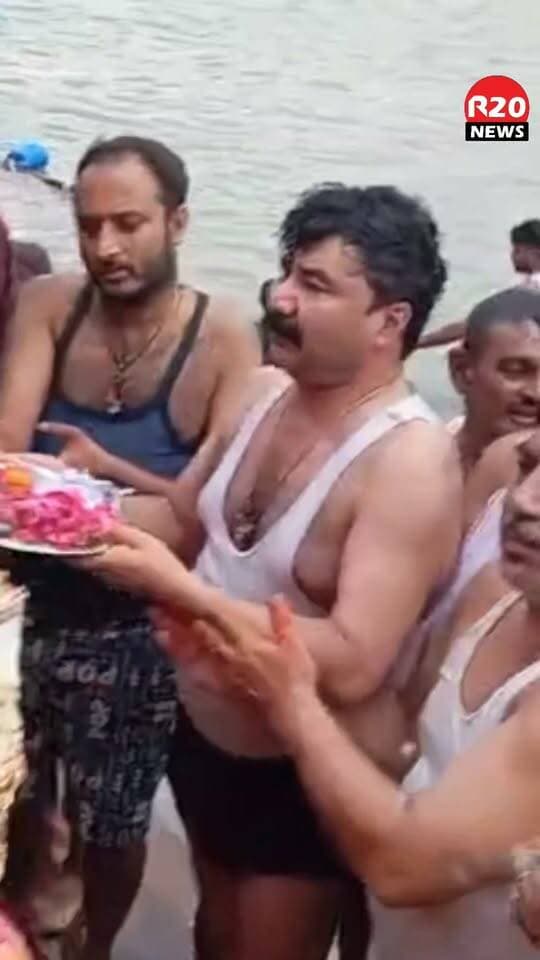 Chandausi भगवान श्री गणेश जी के विसर्जन के मौका पर धूमधाम से हुई बाबा की विदाई अखिलेश कुमार खिलाड़ी ने जमकर मनाई खुशी वीडियो सोशल मीडिया पर हुआ वायरल