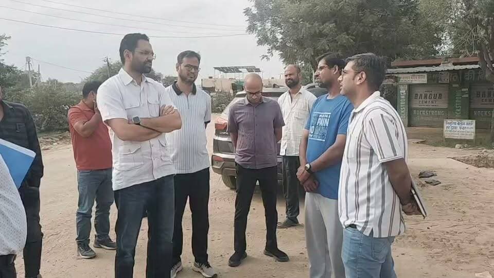 जिला कलेक्टर कमर चौधरी शहर में हो रहे विकास कार्य का निरीक्षण करने निकले....!