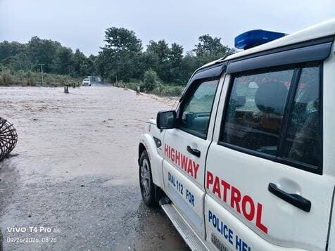 🌧️ लगातार बारिश के बीच चम्पावत पुलिस अलर्ट
संवेदनशील क्षेत्रों में बढ़ाई गई निगरानी, आमजन से सावधानी बरतने की अपील