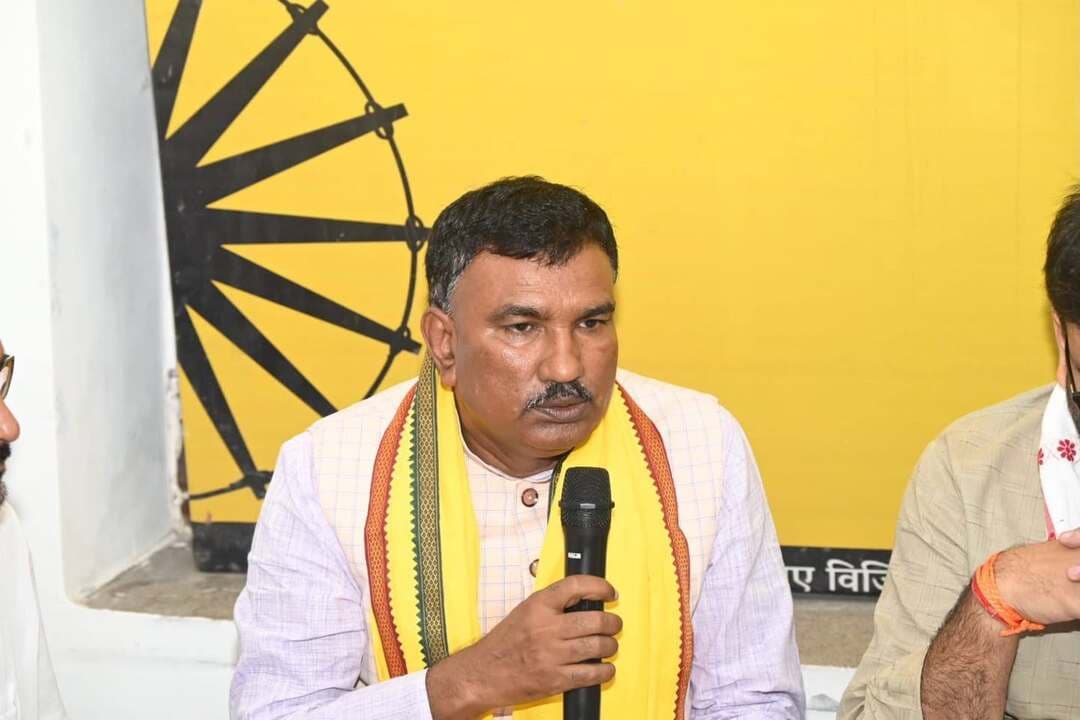 *BIG BREAKING -* जन सुराज ने तिरहुत शिक्षक निर्वाचन क्षेत्र से श्याम नंदन यादव को प्रत्याशी बनाया।
प्रदेश अध्यक्ष मनोज भारती ने की घोषणा।
