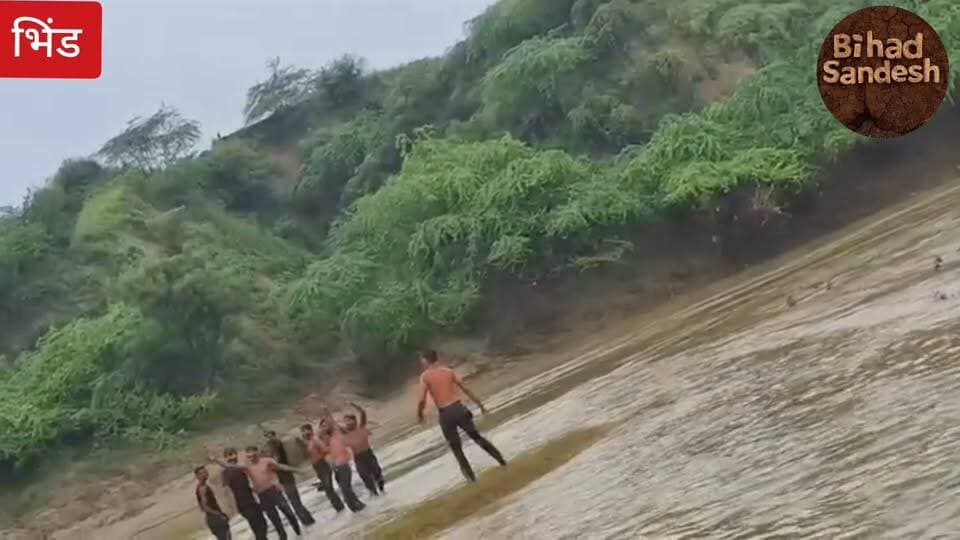 #भिंड कुंवारी नदी का 3 लड़कों का वीडियो आया सामने,,कैसे नदी में मूर्ति विसर्जन के दौरान हुआ ,,
