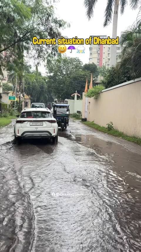 Kya lagta hai baarish kb rukegi☂️⛈️
#dhanbad #jharkhand #reels #baarish #rainydays☔️